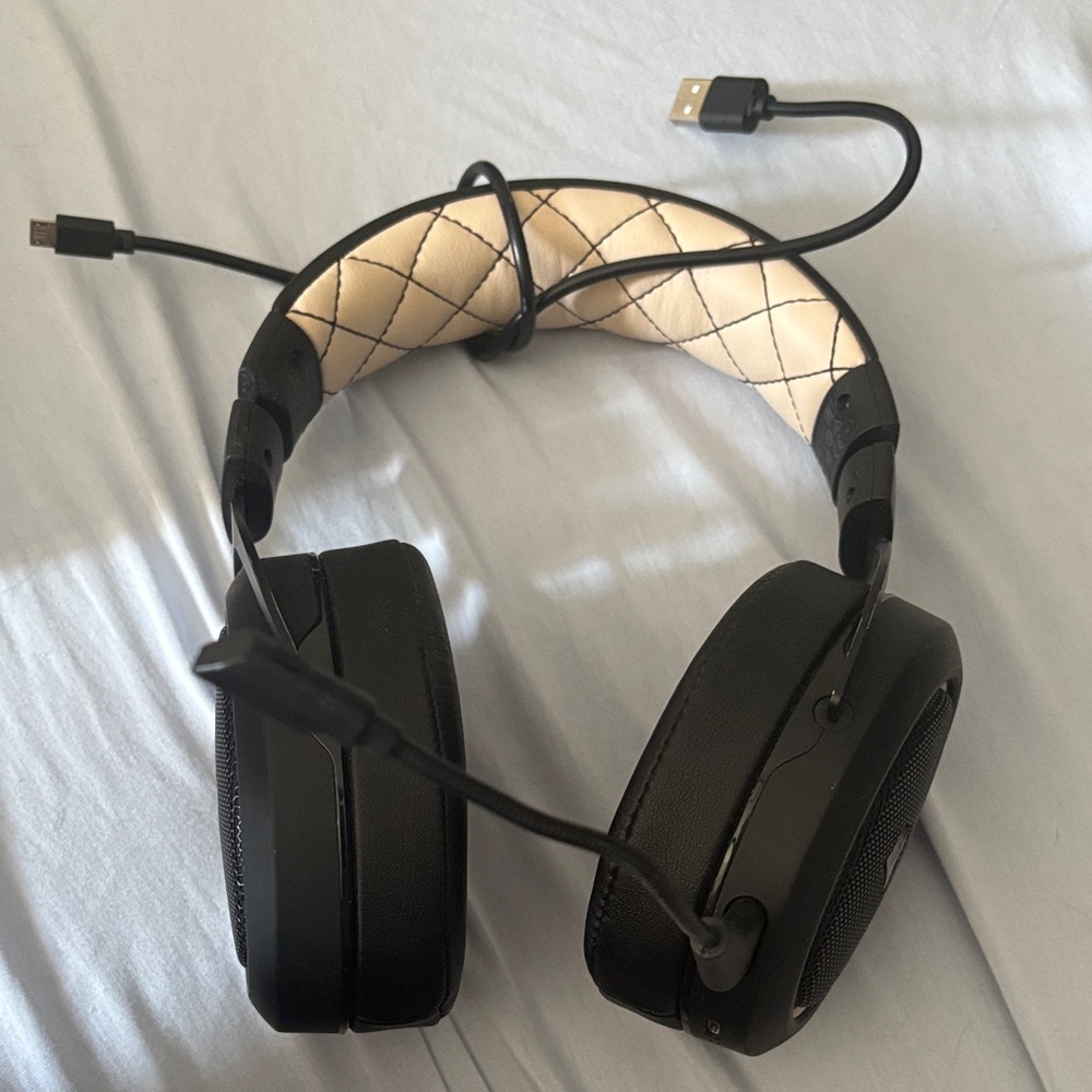 Corsair Black and Cream Headset